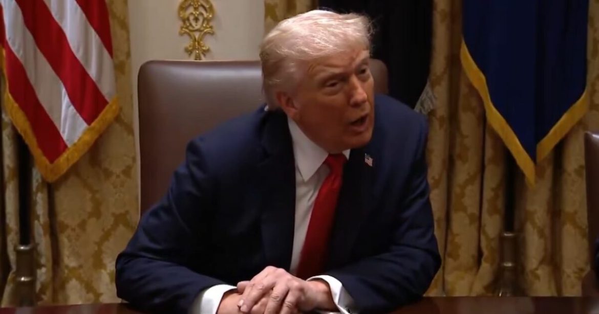 President Trump Humiliates Reporter For Asking a Stupid Question About Ukraine-Russia War (VIDEO) President Trump Humiliates Reporter For Asking a Stupid Question About Ukraine-Russia War (VIDEO)