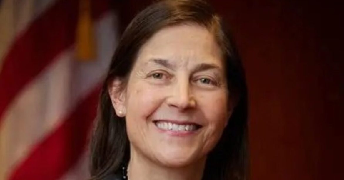 Appeals Court Reinstates Judge Immergut’s Temporary Restraining Order Blocking Trump’s Oregon National Guard Deployment Appeals Court Reinstates Judge Immergut’s Temporary Restraining Order Blocking Trump’s Oregon National Guard Deployment