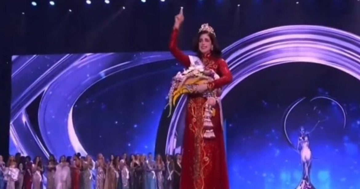Triumph at Miss Universe 2025: Fátima Bosch, the Devout Mexican Catholic, Wins the Crown and Celebrates by Making the Sign of the Cross – Raising High the Pride of Hispanic Catholic Women