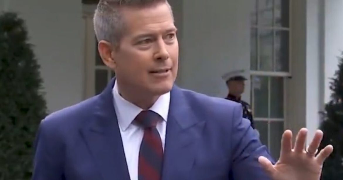 Top Trump Official Starts Massive Online Debate About Dressing Up for Air Travel