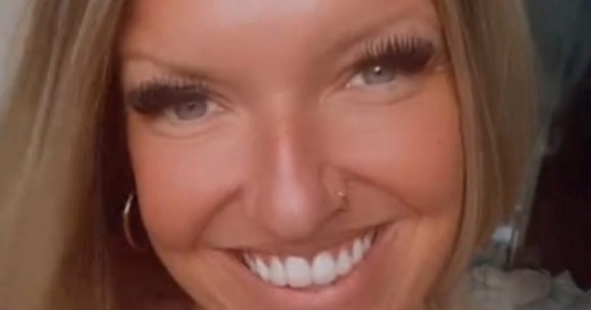 “I’m About to Start Crying…Why Are You Ruining Christmas?!”- “Two Cats Karen” Goes BERSERK After Airline Staff Refuses to Let Her Stuff Her Animals Under Plane Seat (VIDEO)