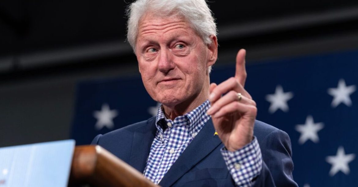 Bill Clinton Urged the Department of Justice to Immediately Disclose Epstein’s Complete Files Where He Appears After the Trump Government Released Several Photographs Featuring the Democrat