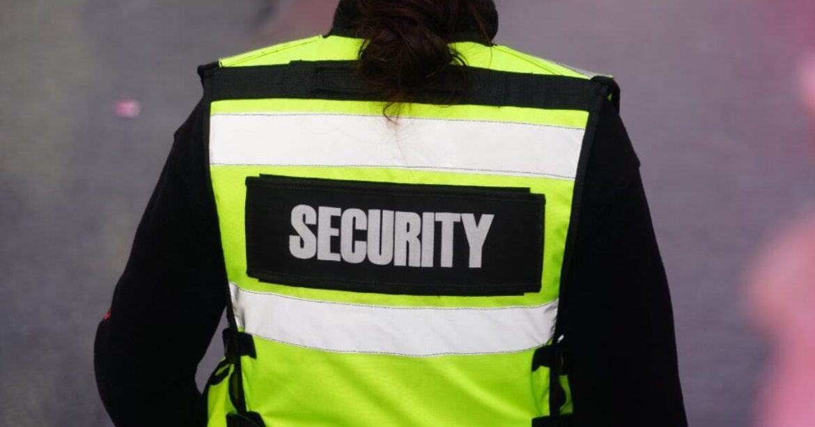 A “trans” TSA agent sues the Department of National Defense