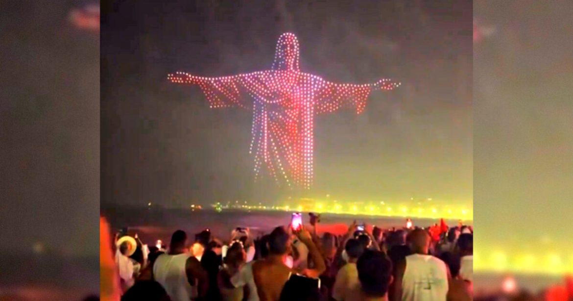 Two Million People Cheer as Drones Form the Image of Christ the Redeemer Emerging From the Sea During Record-Breaking New Year’s Eve Celebrations in Rio de Janeiro (VIDEOS)