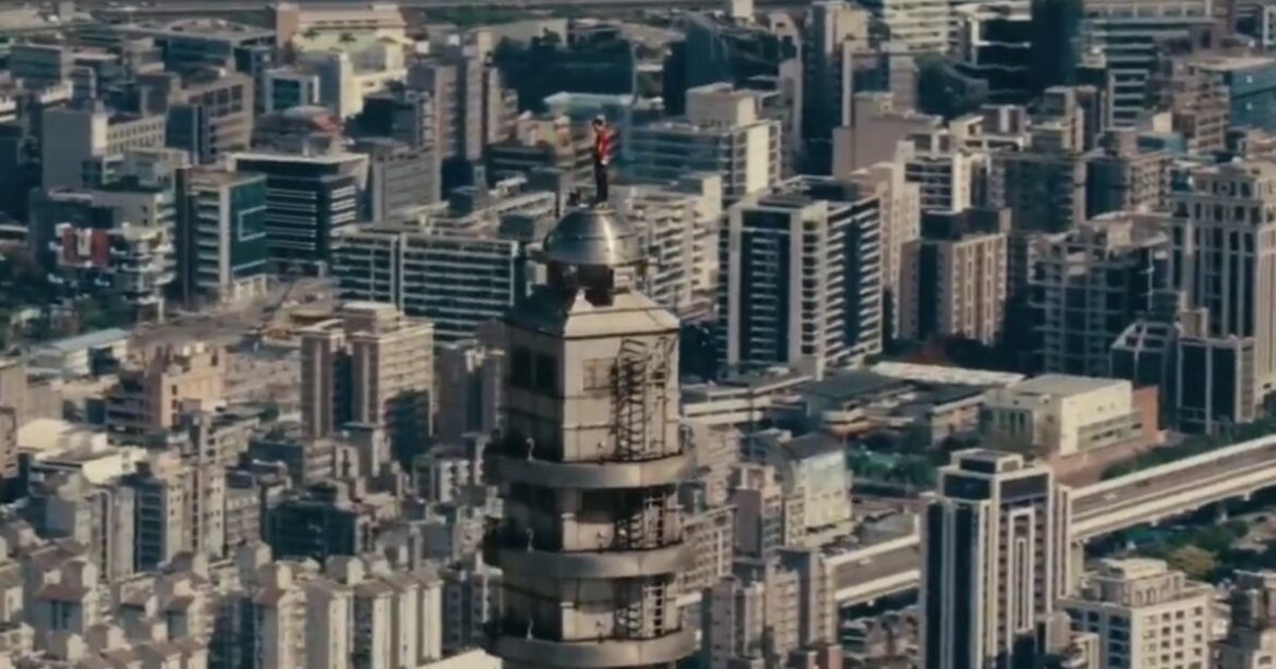 American Successfully Climbs Taiwan’s 508 Meter Skyscraper in Staggering Ropeless Ascent (VIDEO)