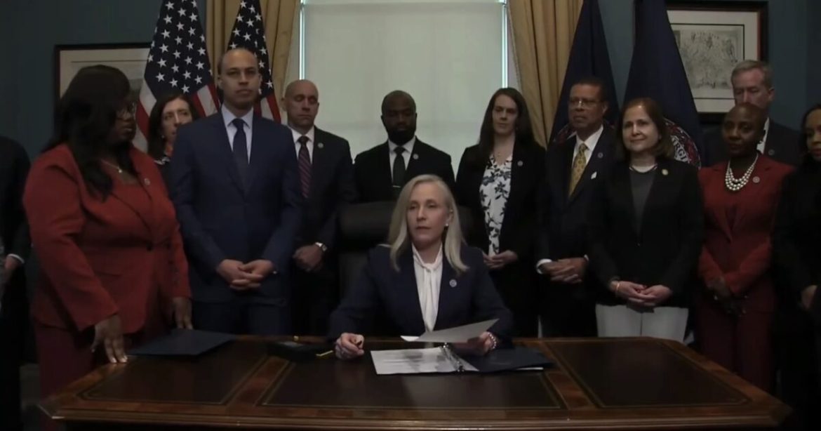 WATCH: Virginia Governor Abigail Spanberger IMMEDIATELY Repeals Youngkin Order Requiring Local Law Enforcement to Comply with ICE After Swearing in Ceremony