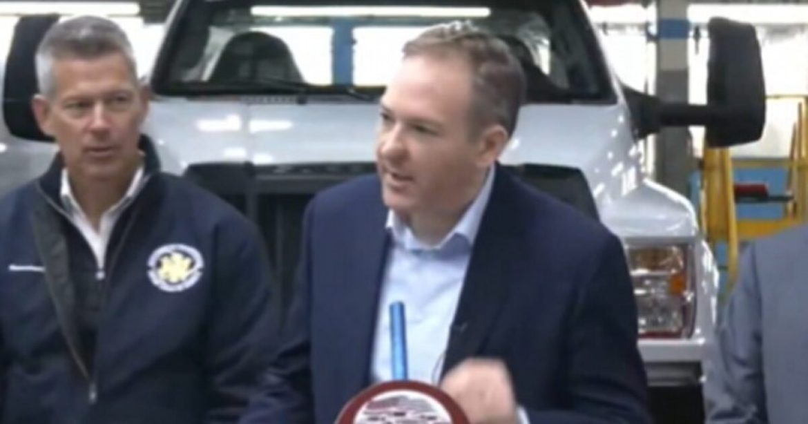 Lee Zeldin Has to Slowly Explain to a Reporter Why American Auto Workers Benefit From Lower Auto Prices (VIDEO)