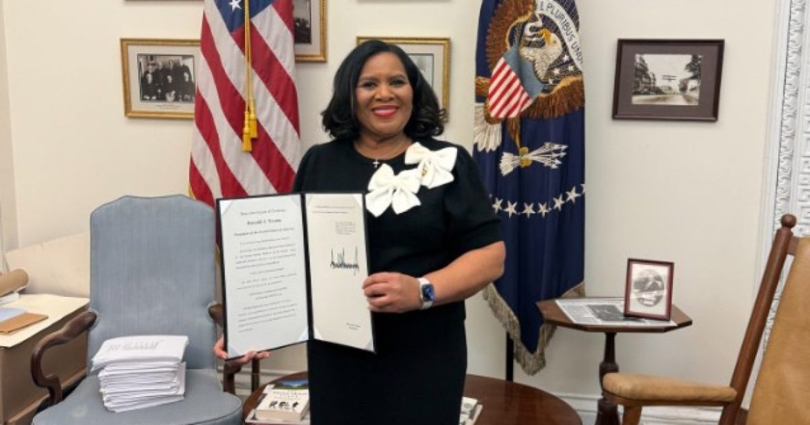 President Trump Pardon’s Five Former NFL Players – Joe Klecko, Nate Newton, Jamal Lewis, Travis Henry, and the Late Dr. Billy Cannon.