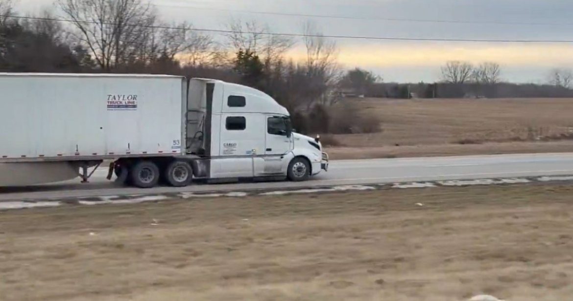 DISTURBING: (Foreign?) Semi-Truck Driver Who Can’t Read Basic Road Signs Barrels Down Missouri Highway Driving the Wrong Way – Nearly Collides with Vehicles (VIDEO)