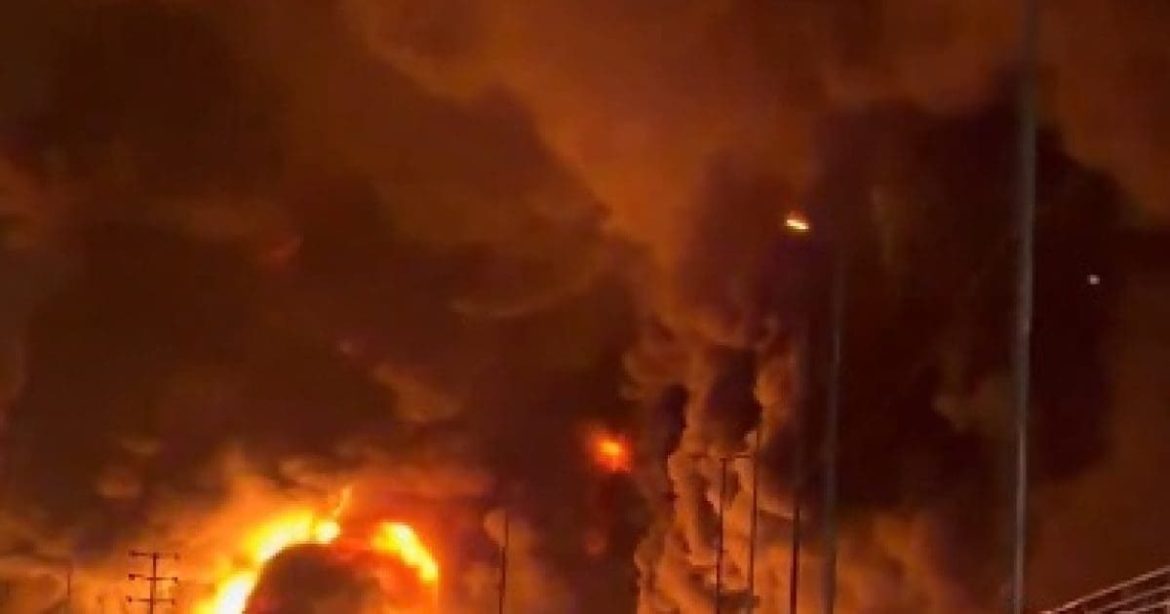 Apocalyptic Scenes in Tehran as US and Israel Bomb Outside Tehran