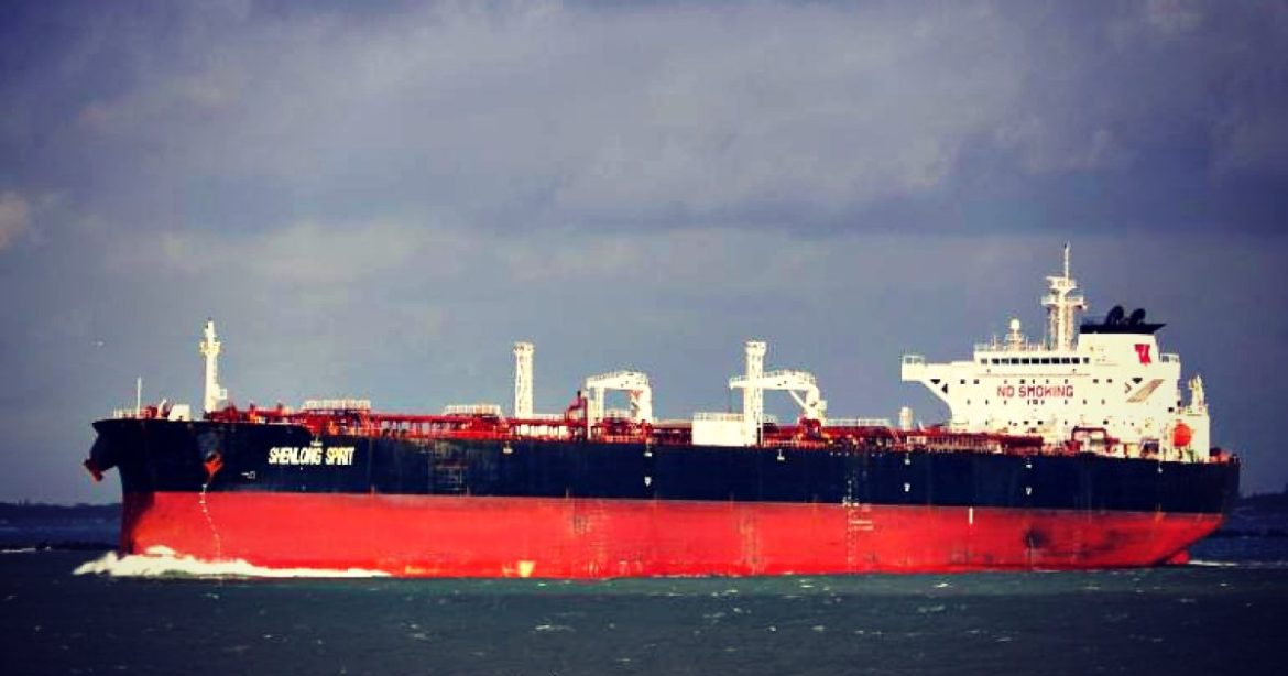 Greek-Operated Oil Tanker Defied Iranian Threats and Crossed the Strait of Hormuz Carrying a Million Barrels of Saudi Crude Oil