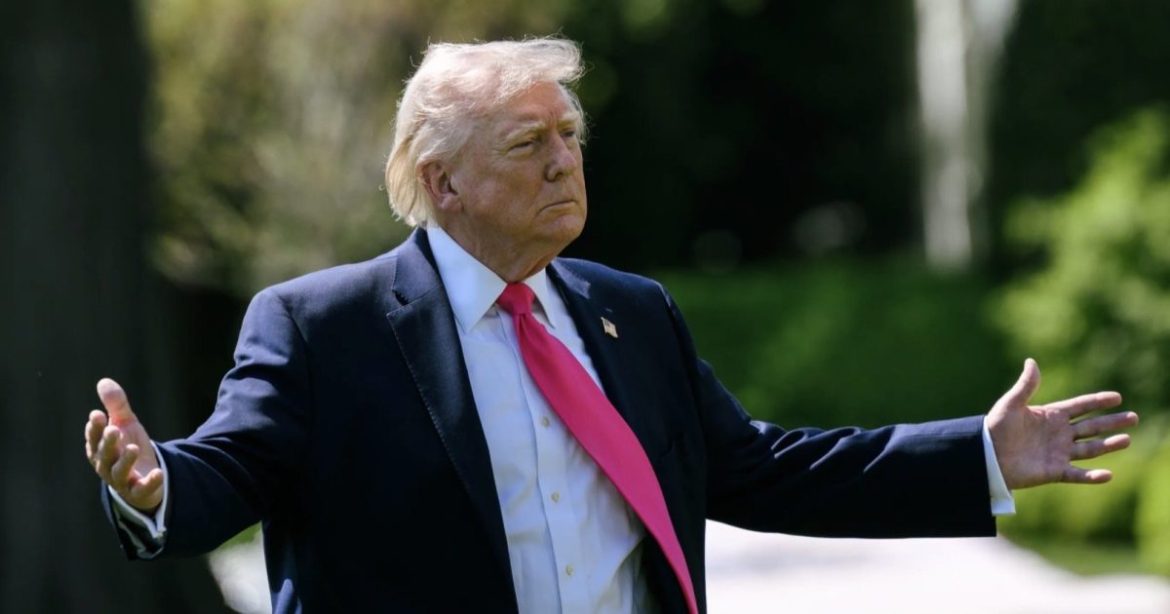 Dems Outraise GOP Ahead of Midterms — But Republicans Have a Huge Hidden War Chest