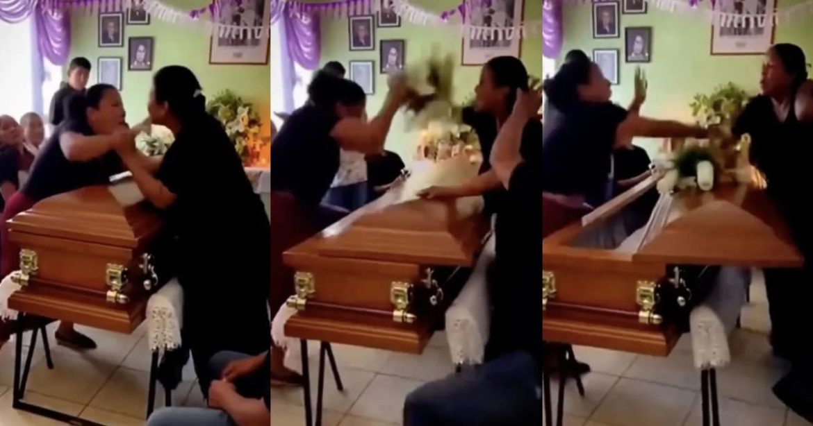 Insane Viral Video: Two Women Brawl Over Coffin at Mexican Funeral After Discovering They Were Both Dating the Dead Guy