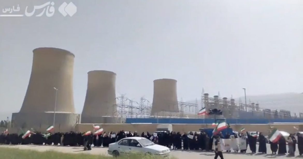 Regime’s Barbarism on Full Display: Iranians Swarm Key Infrastructure with CIVILIANS as Human Shields in Desperate Bid to Shield Mullahs’ Regime from US Attacks