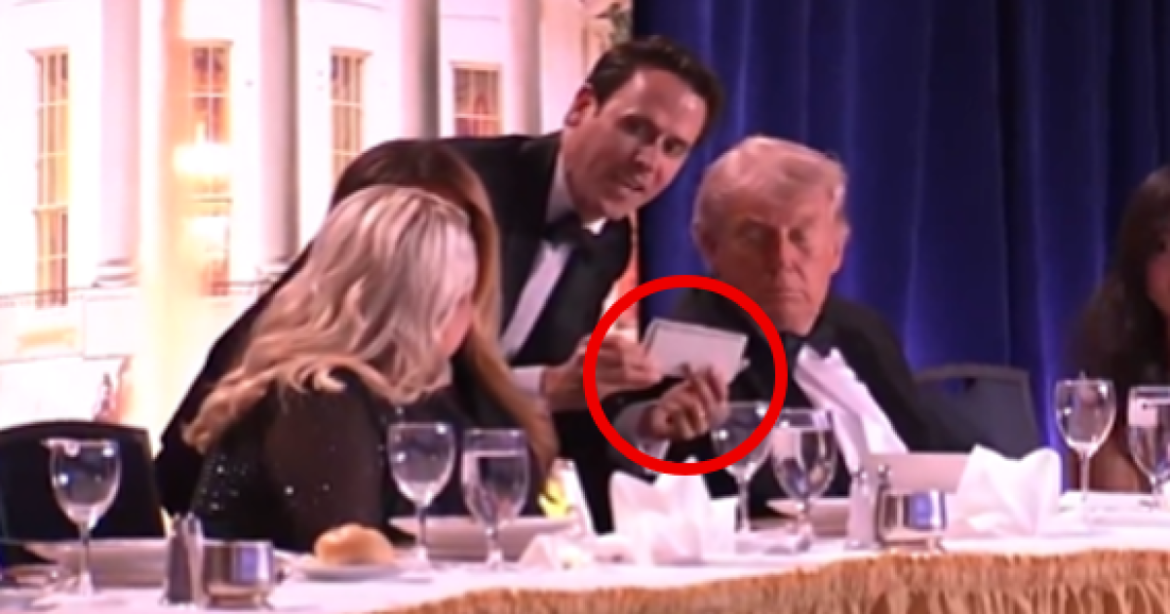 Oz Pearlman Reveals What Was Written on Card Shown to President Trump During WH Correspondents’ Shooting