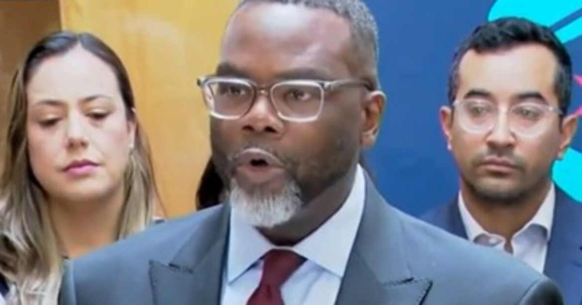 Crazed Man Kidnaps Chicago Bus Driver at Knifepoint, Leads Her to Jump Out Window