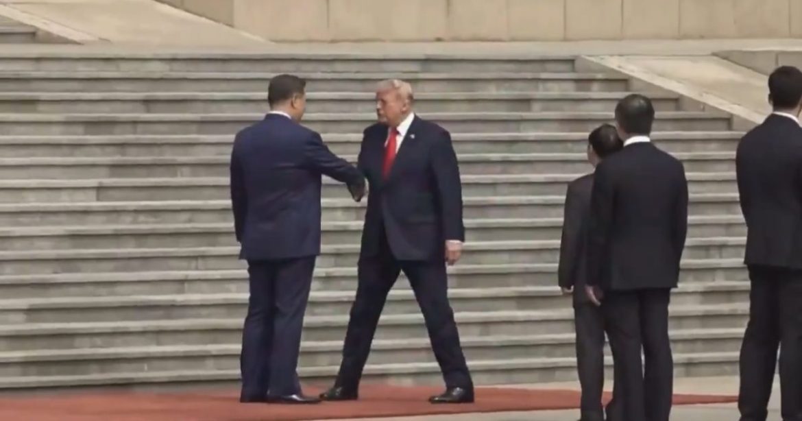 WATCH: Trump Shakes Xi Jinping’s Hand on Red Carpet in Beijing – Leaders Hold Bilateral Talks