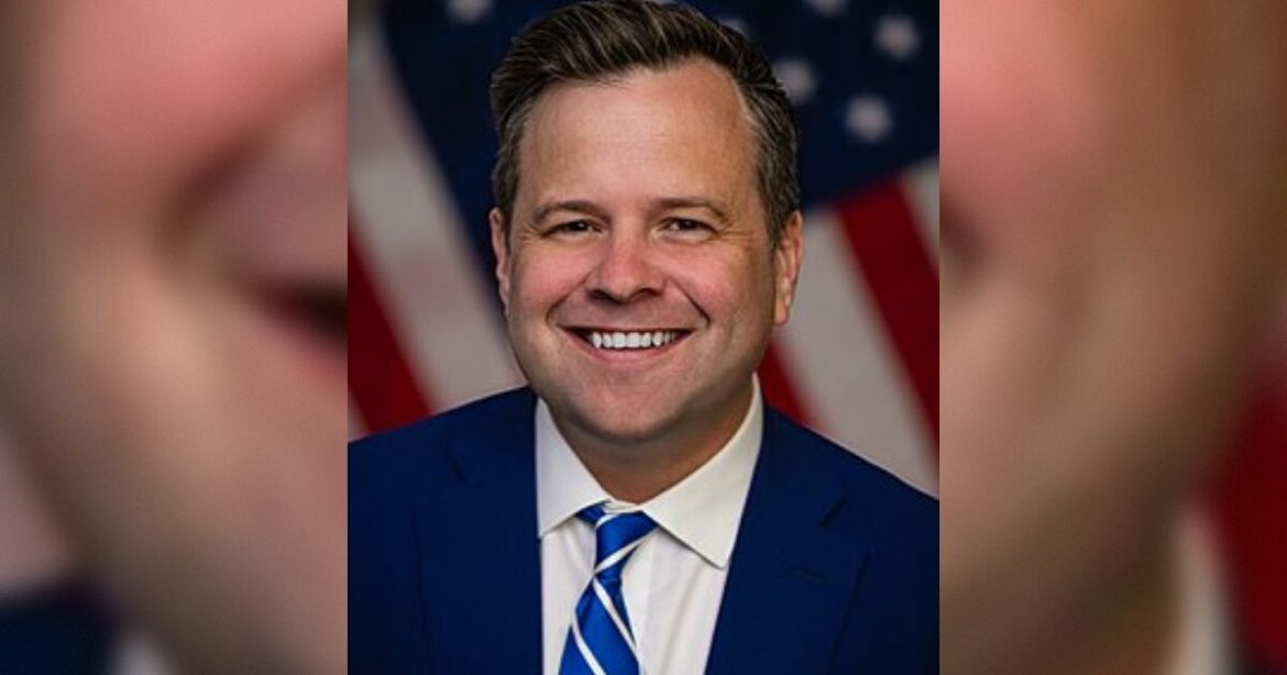 28 Pompous Deep State Hacks and Former Generals Sign Letter Bashing Bill Pulte as DNI – Making Him Even More Attractive to the Average American